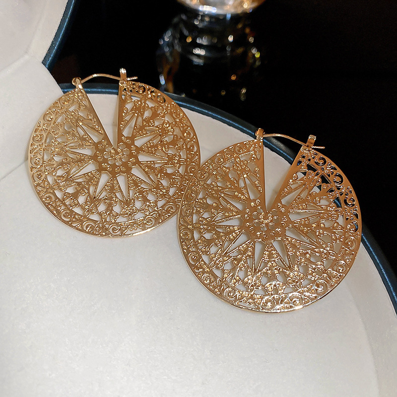 Gold hollow round earrings
